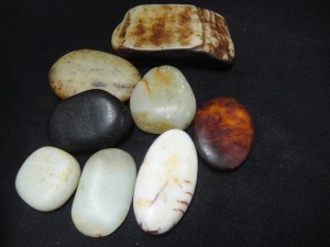 羊脂白玉、黃玉、墨玉、白玉籽料